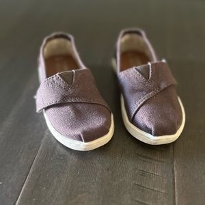 Tom’s toddler slip on